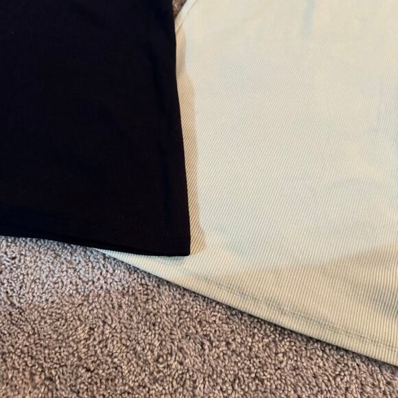 LOT of 2 Sleeveless Tank Tops Layering Size Medium Light Green Black Ribbed - Picture 8 of 8